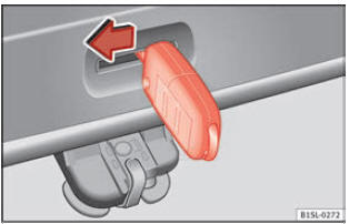 Dal bagagliaio: sbloccaggio di emergenza del portellone posteriore.